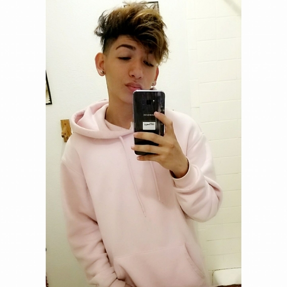 Meet your Posher, Escamilla - Picture 1 of 1